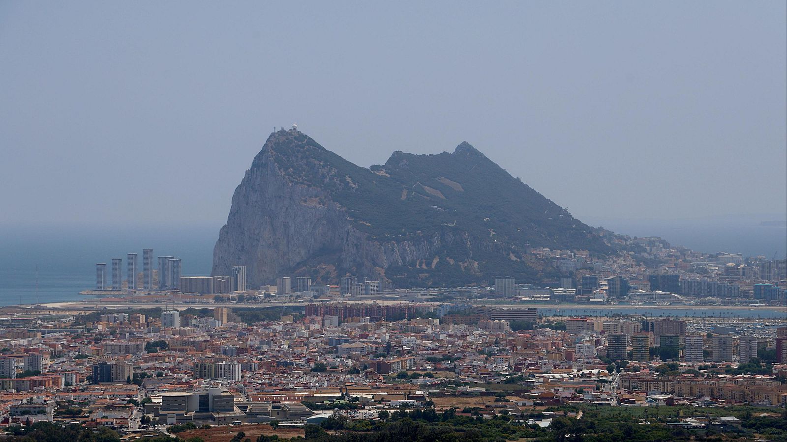 Los trabajadores transfronterizos reciben el acuerdo de Gibraltar con incertidumbre - Telediario 1 | Ver