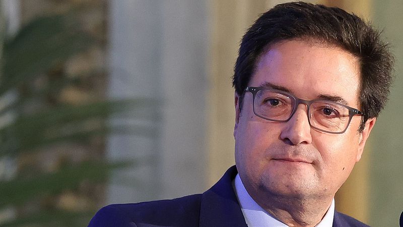 El PSOE defiende que "actúa" ante la corrupción pero que "nadie está libre de que le engañen" - La hora de La 1 | Ver