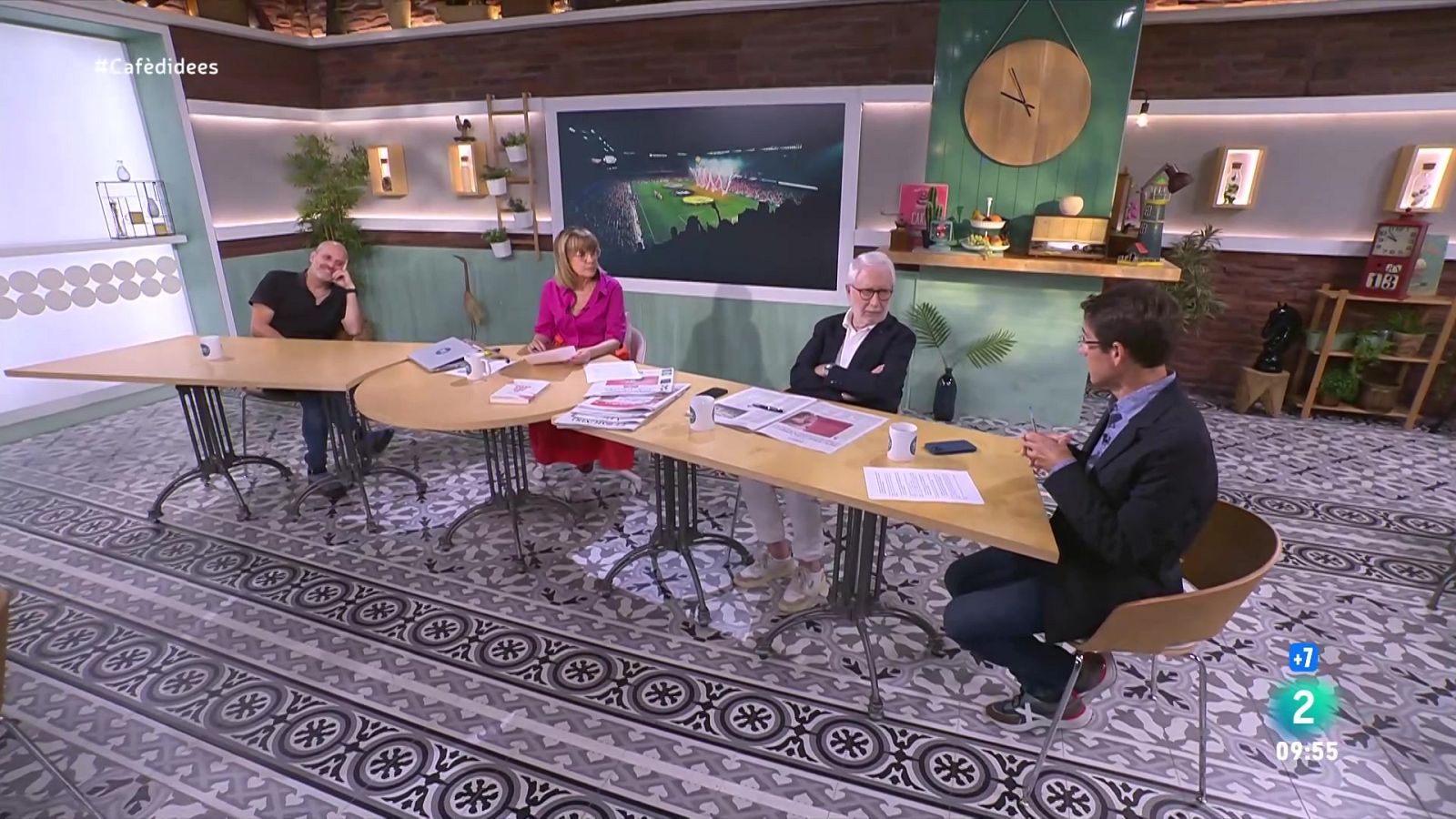 Elisenda Alamany,  'Al pati dels grans' i 'Esmorza amb mi'