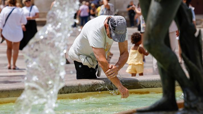 Telediario 1 - España se asoma a un verano más cálido de lo normal tras una primavera con récords de lluvias