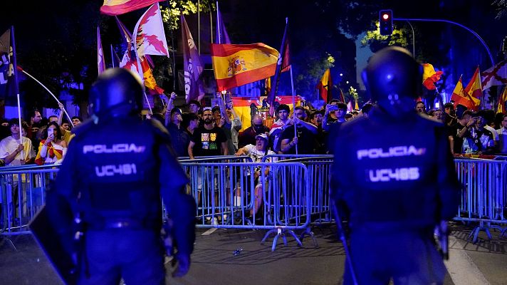Nuevas protestas en la sede del PSOE ante los casos de presunta corrupción