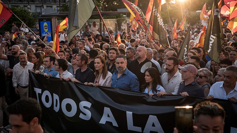 Marcha convocada por Vox pide la dimisión de Sánchez - La noche en 24h | Ver