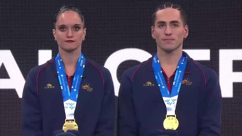 Dennis González y Mireia Hernández, oro en dúo técnico - Natación | Ver