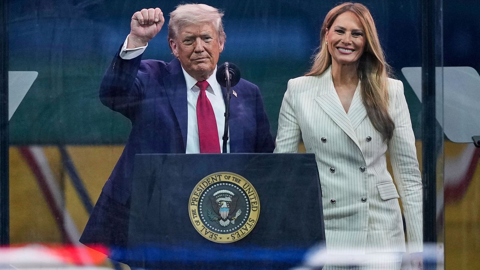 Trump celebra su cumpleaños con un gran desfile militar | Ver