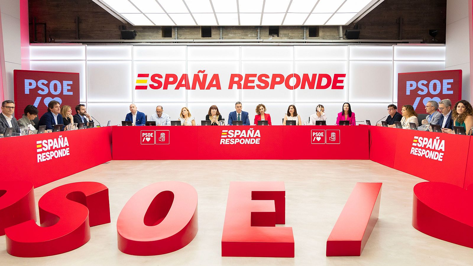 Sánchez elige a Narbona como sustituta de Cerdán hasta el Comité Federal | Ver
