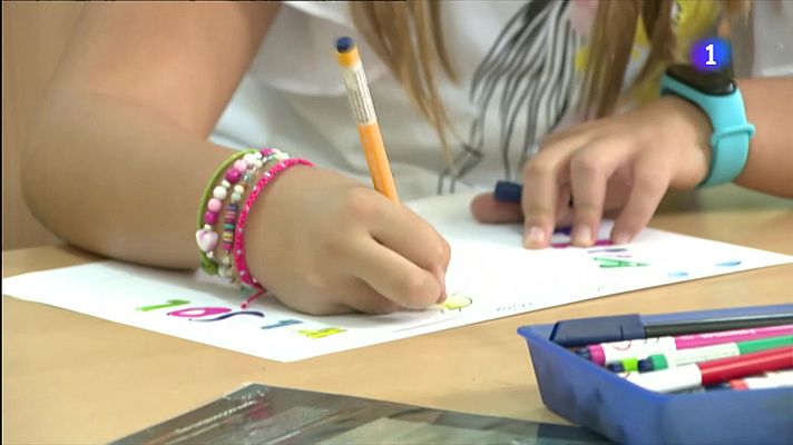 L'Informatiu - Cal fer regals als mestres a final de curs?