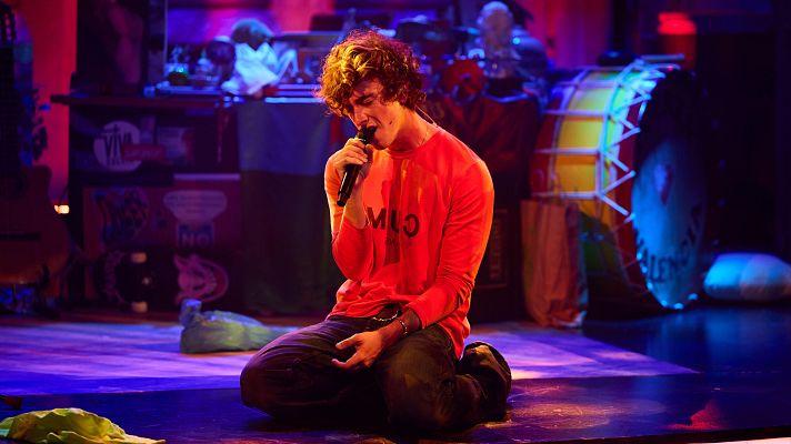 La Revuelta | Guitarricadelafuente canta \"Tramuntana\" 16/6/25 - La Revuelta | Ver