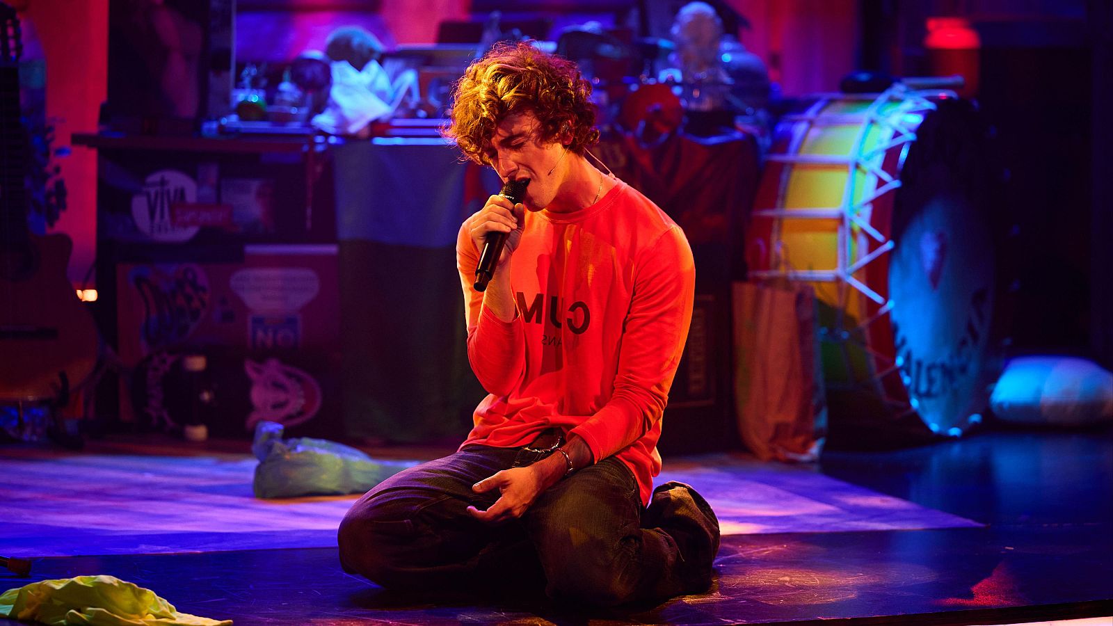 La Revuelta | Guitarricadelafuente canta "Tramuntana" 16/6/25 - La Revuelta | Ver