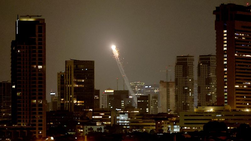 Trump pide a los habitantes de Teherán evacuar la capital de Irán - Telediario Matinal | Ver