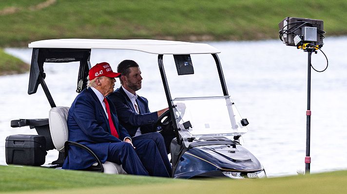 Telediario 1 - Donald Trump saca al mercado un teléfono móvil propio, el T1