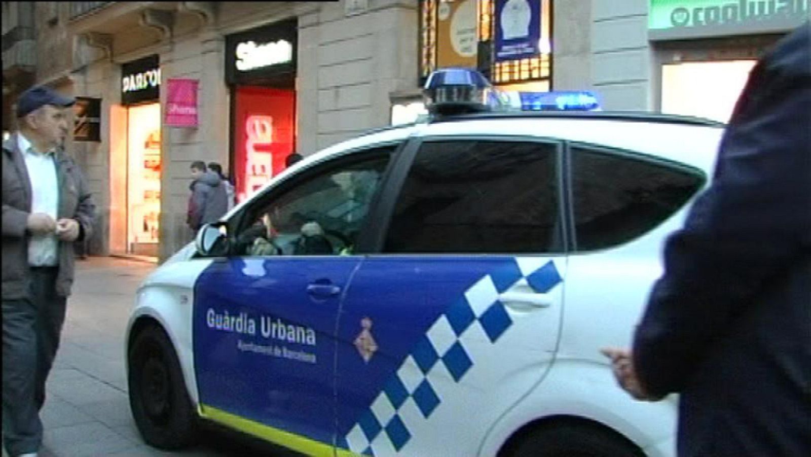 La policía local de Barcelona aumenta la presión contra los pequeños hurtos