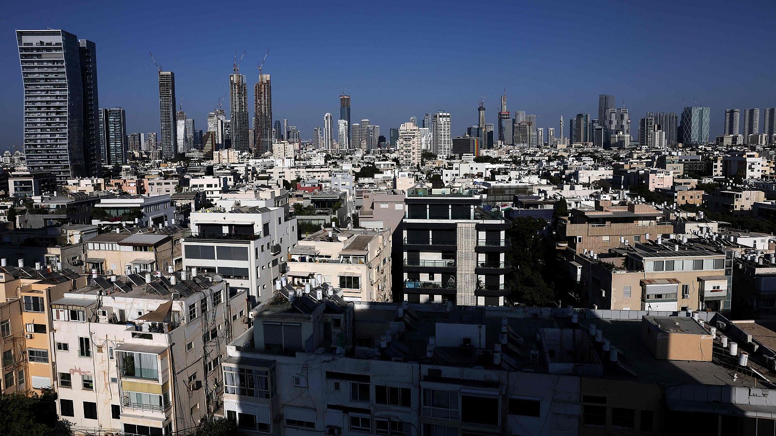 Sirenas constantes y mensajes de alarma en Israel e Irán - La tarde en 24h | Ver