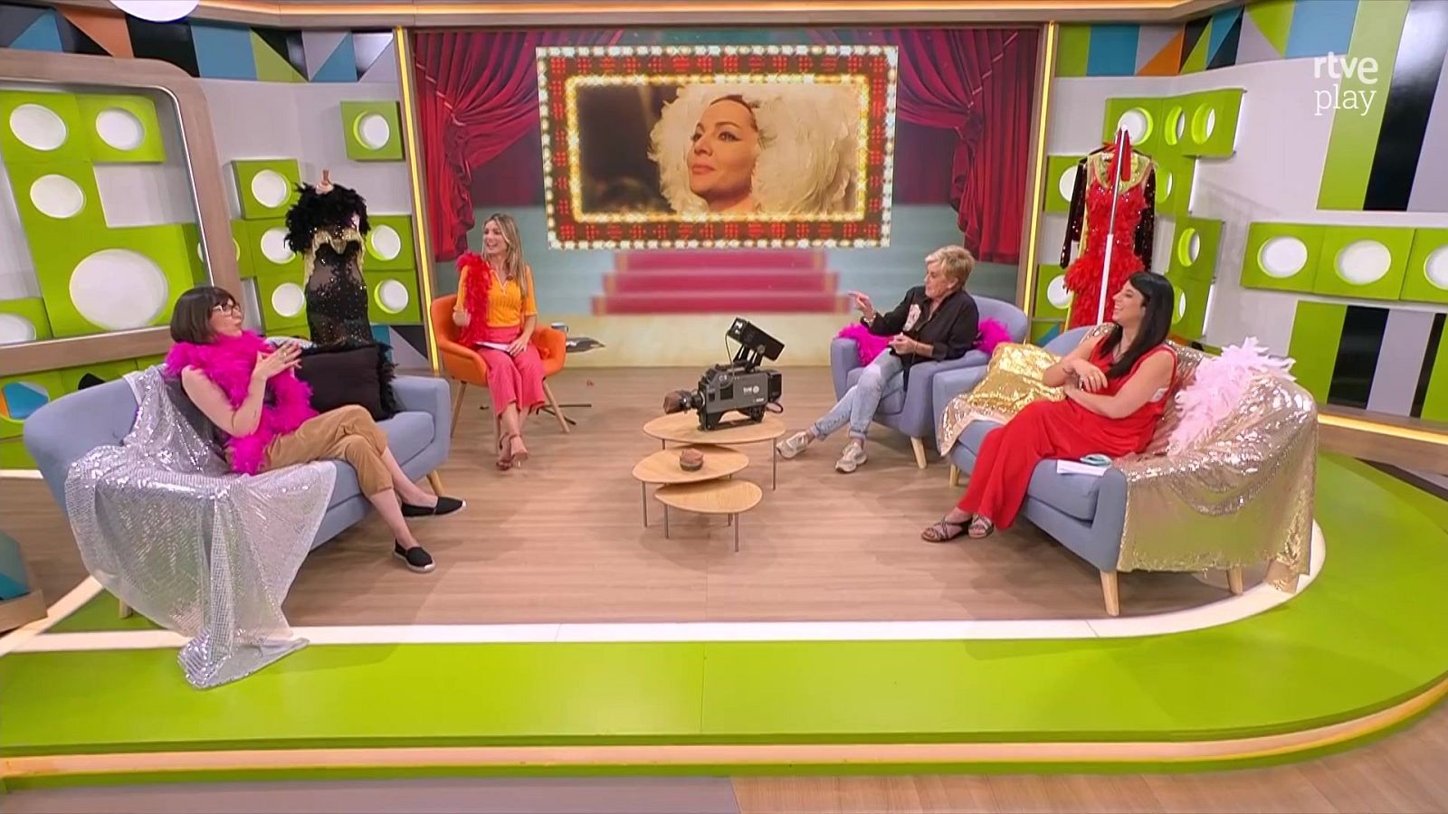 Calor extrema a les aules, pneumàtics i 'La Cheloteca' - L'Altaveu - L'altaveu | Veure