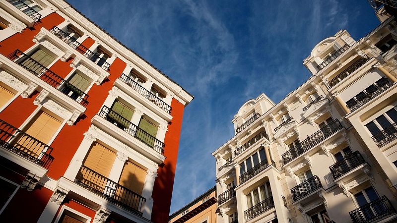 La compraventa de viviendas sube un 2,3% y registra su mejor abril desde el 2008 - Telediario 2 | Ver