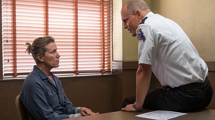 Tres anuncios en las afueras