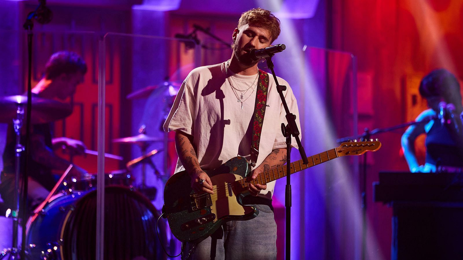 El cantante Dani Fernández estrena documental - Telediario 1 | Ver