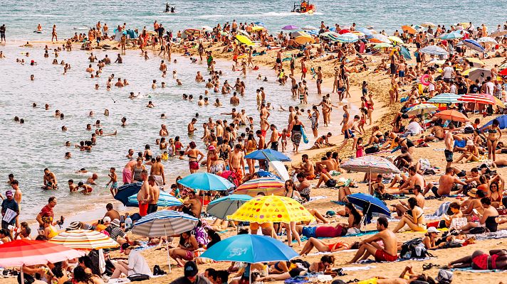 Los españoles se gastarán de media 740 euros este verano - Telediario 1 | Ver