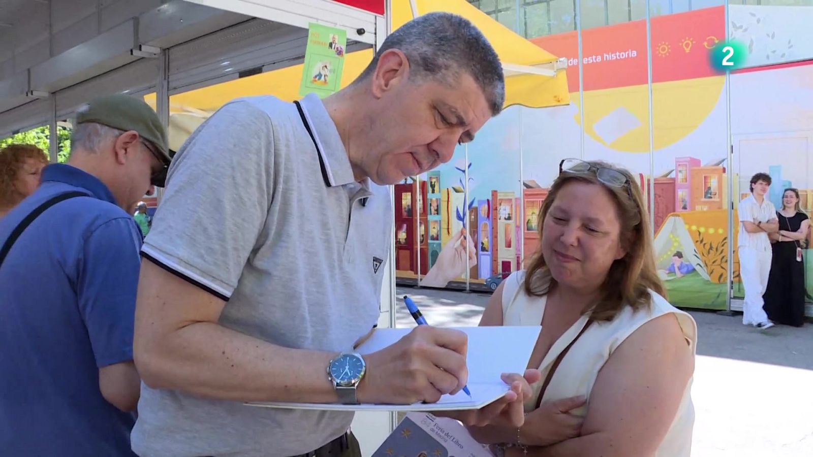 El autor de la Vida de Valentina en la Feria del Libro | Ver