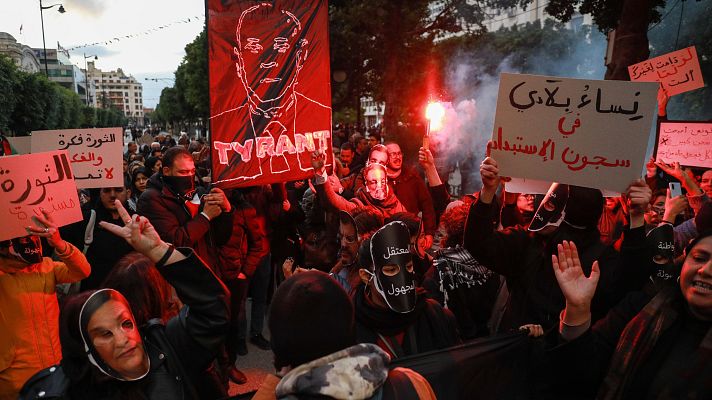 Fin de semana 24h - Éxitos y fracasos de las revueltas en la calle: "Las redes sociales ganaron la década de la indignación"