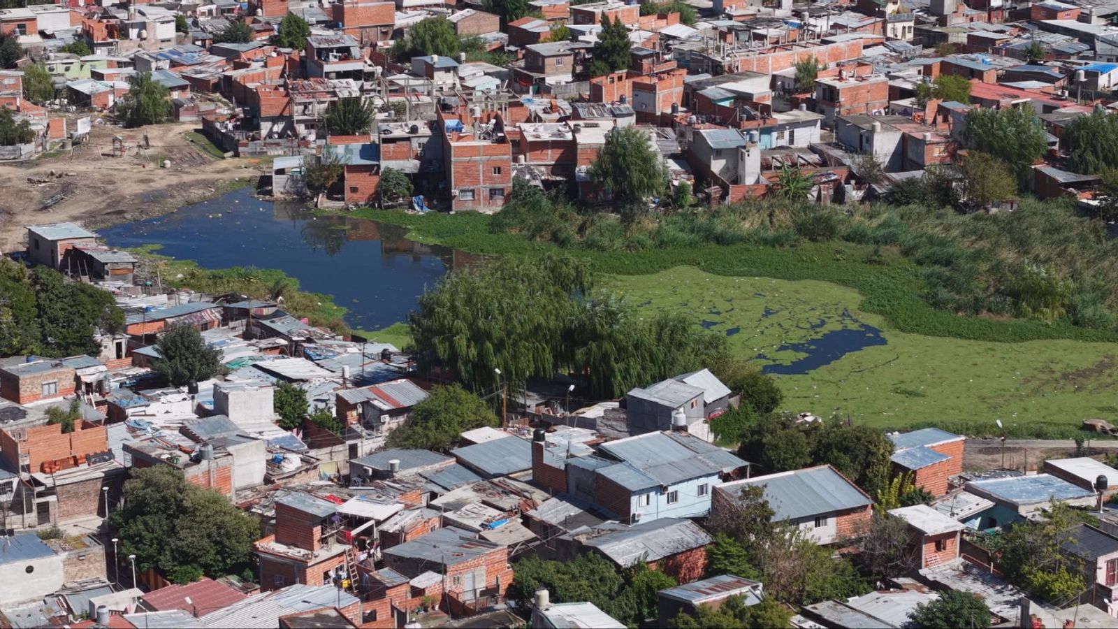 Pueblo de Dios - Villa Itatí, patio abierto - Pueblo de Dios | Ver