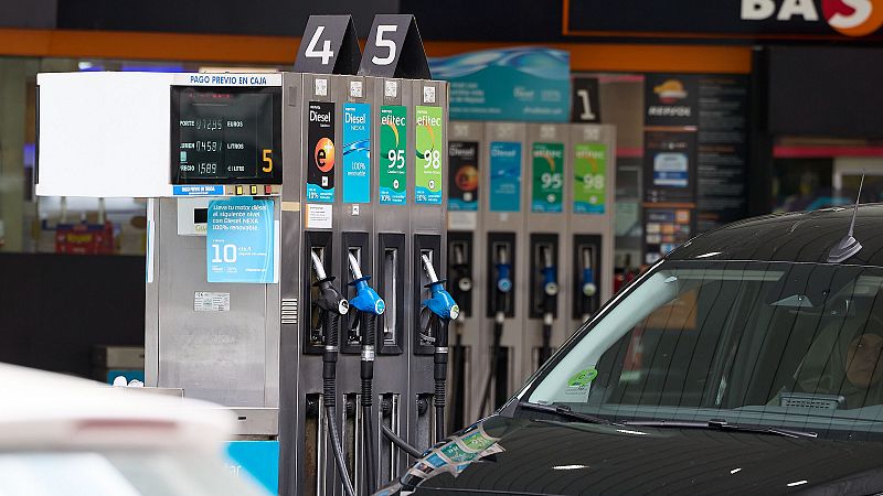 El cierre del Estrecho de Ormuz podría multiplicar el precio del petroléo - Fin de semana 24h | Ver