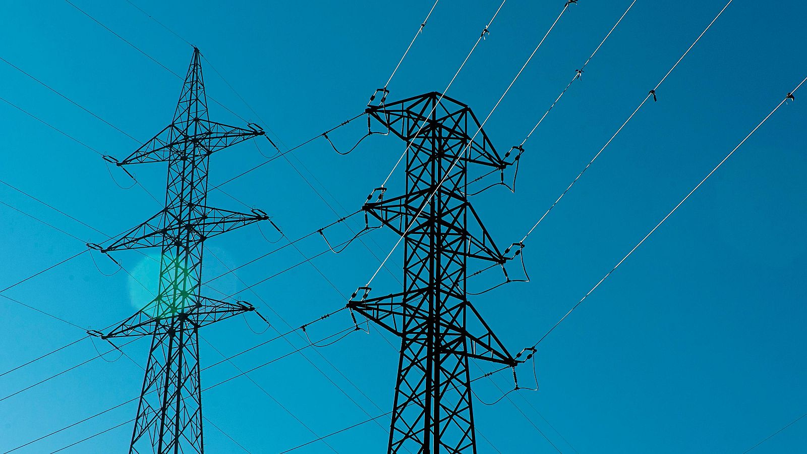 El Gobierno aprueba un decreto anti-apagones para reforzar el sistema eléctrico - Telediario 1 | Ver