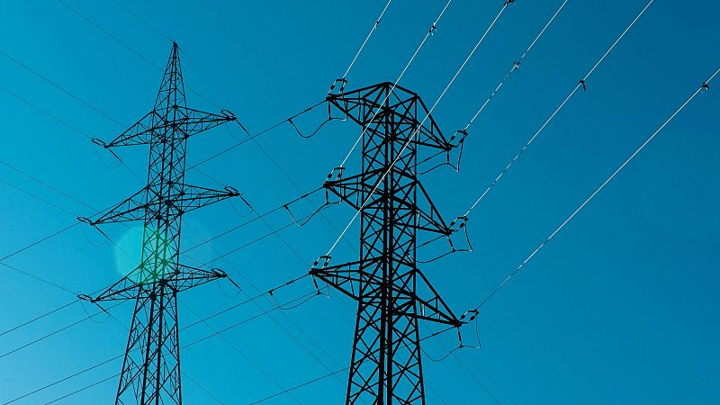 El Gobierno aprueba un decreto anti-apagones para reforzar el sistema eléctrico - Telediario 1 | Ver