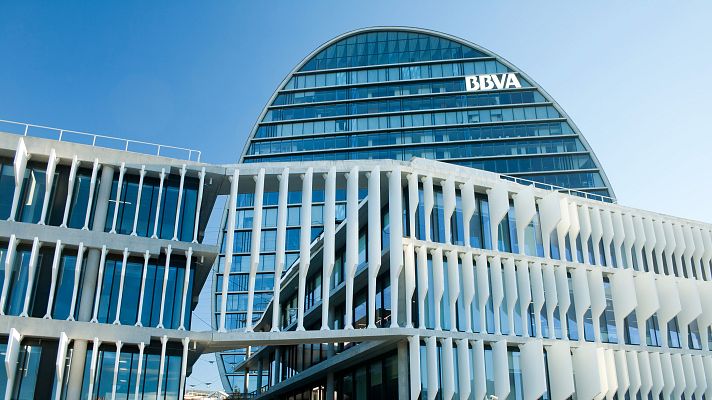 Telediario Matinal - El Gobierno autoriza la opa del BBVA al Sabadell pero aplaza la fusión