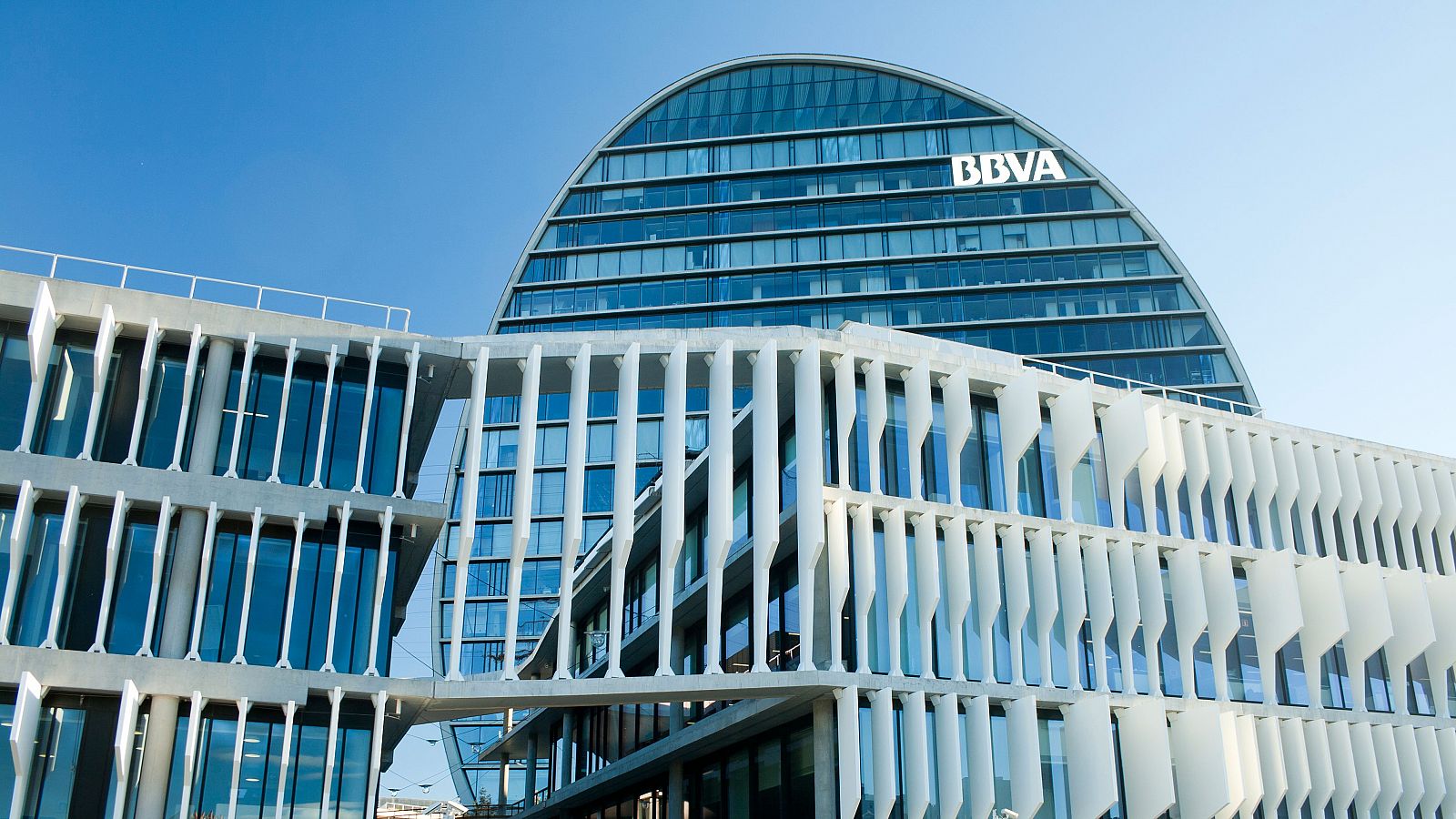 El Gobierno autoriza la opa del BBVA al Sabadell | Ver