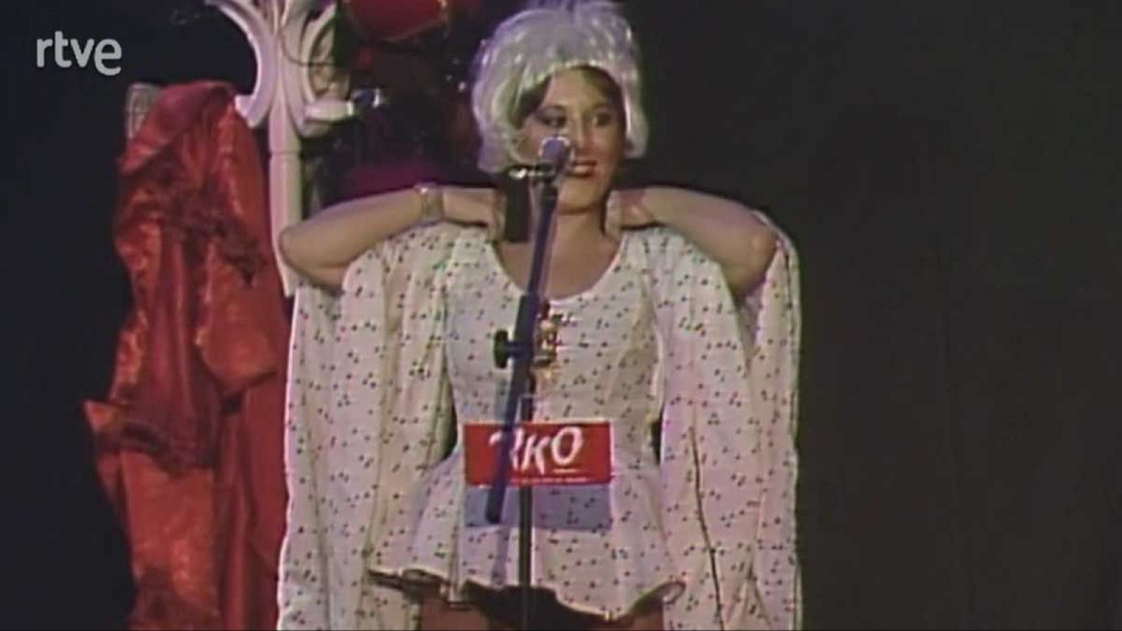 Música golfa - Loles León - Música golfa | Ver