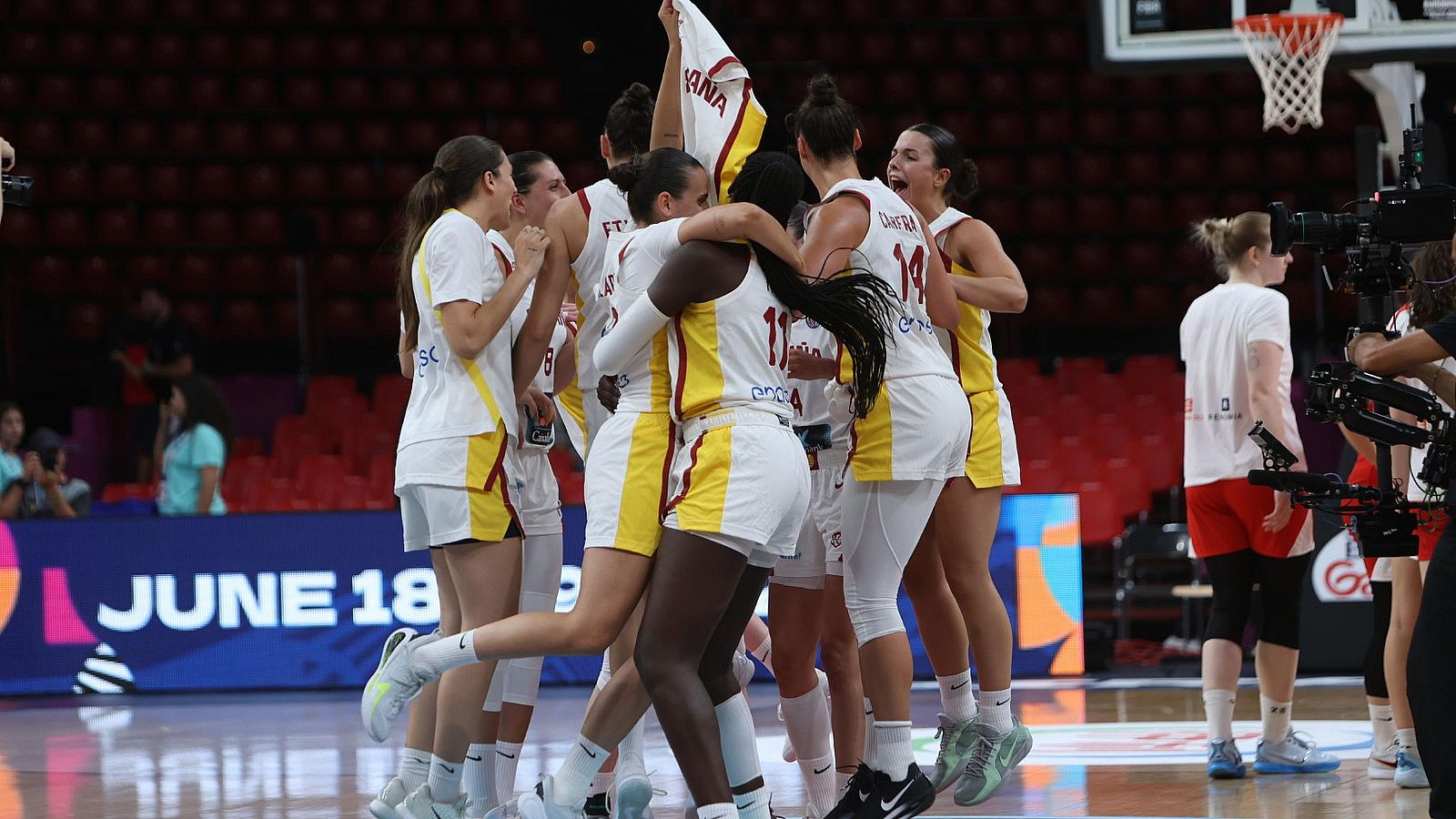 España obra la remontada ante República Checa y se mete el semifinales | Ver