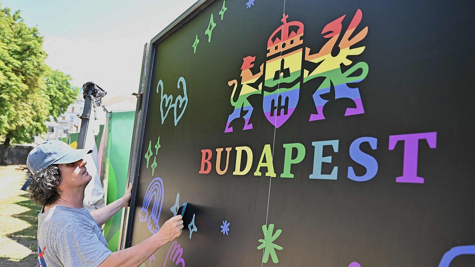 Orbán amenaza con detener a los organizadores de la marcha del Orgullo en Budapest | Ver