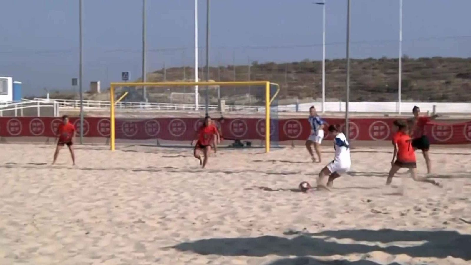 Fútbol Playa - 1ª División Femenina. 2ª jornada: Fútbol Playa Huelva CD - Playas de San Javier - Fútbol  Playa | Ver