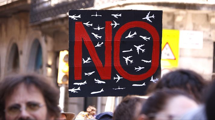 L'Informatiu - Protesta al centre de Barcelona contra l'ampliació de l'aeroport