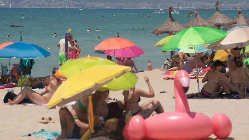 Los primeros afortunados se van de vacaciones de verano - Telediario Fin de Semana | Ver