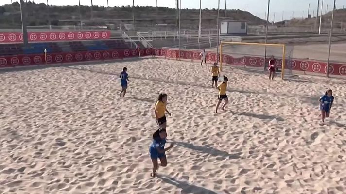 Fútbol  Playa - 1ª División Femenina. 2ª jornada: CF Femenino Cáceres - UD Collerense