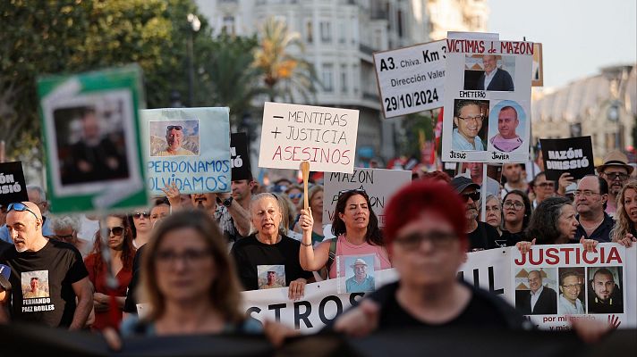 Telediario Fin de Semana - Una multitudinaria manifestación en Valencia pide por octavo mes consecutivo la dimisión de Mazón por la dana