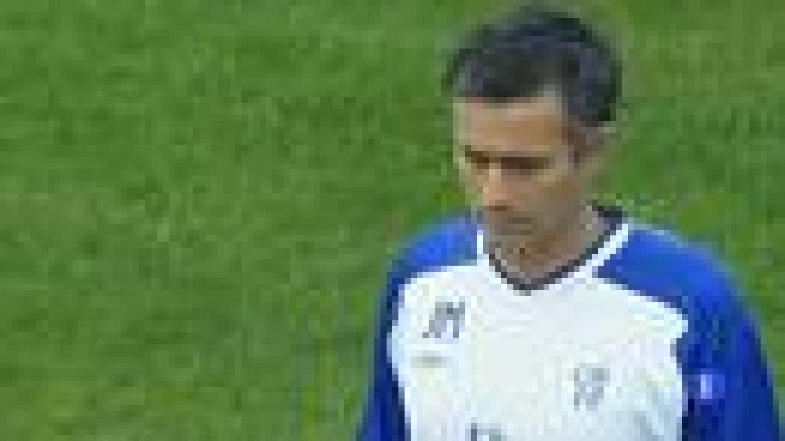 El Valencia ha llegado este mediodía a Madrid sin Albelda, con la duda de Soldado por un golpe.... Pero con Fernando Gago, que vuelve después de mes y medio lesionado. La pregunta que todo el mundo se hace es si Mourinho dejará a Iker Casillas en el