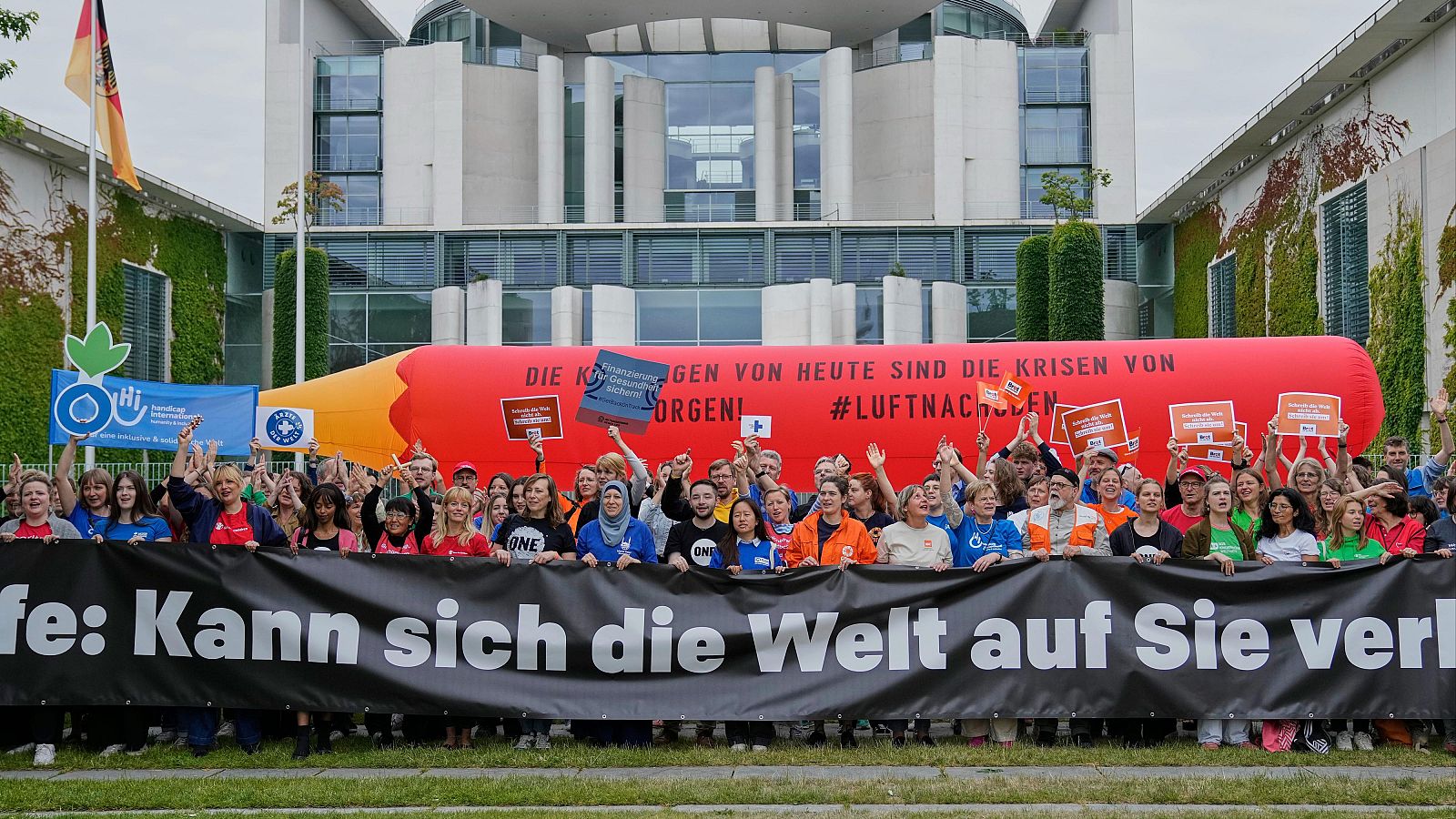 Las ONG alertan de un "desmantelamiento" de la cooperación | Ver