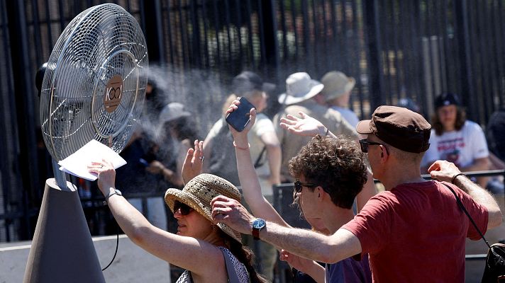 Telediario 1 - La ola de calor paraliza escuelas, dispara alertas y desata incendios en toda Europa