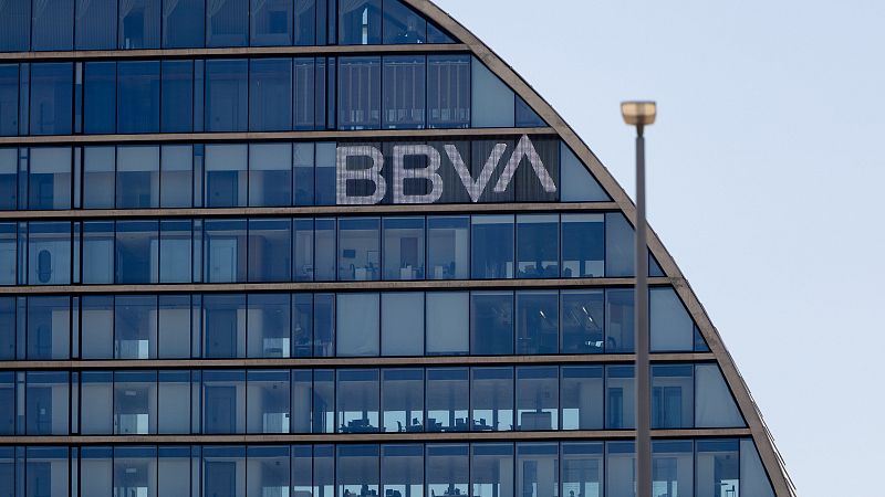 El BBVA mantiene la opa al banco Sabadell | Ver