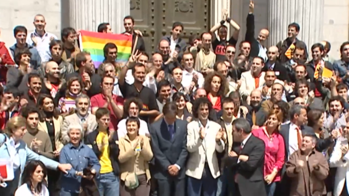Telediario 2 - Del rechazo al orgullo: 20 años del sí al matrimonio igualitario en España