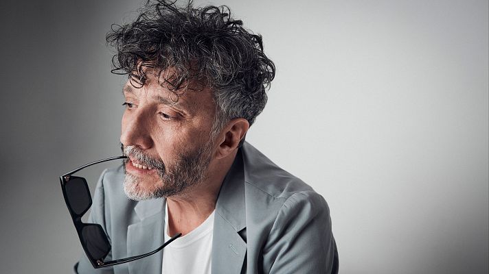 Telediario 1 - Fito Páez publica 'Novela', el disco en el que lleva trabajando casi 40 años