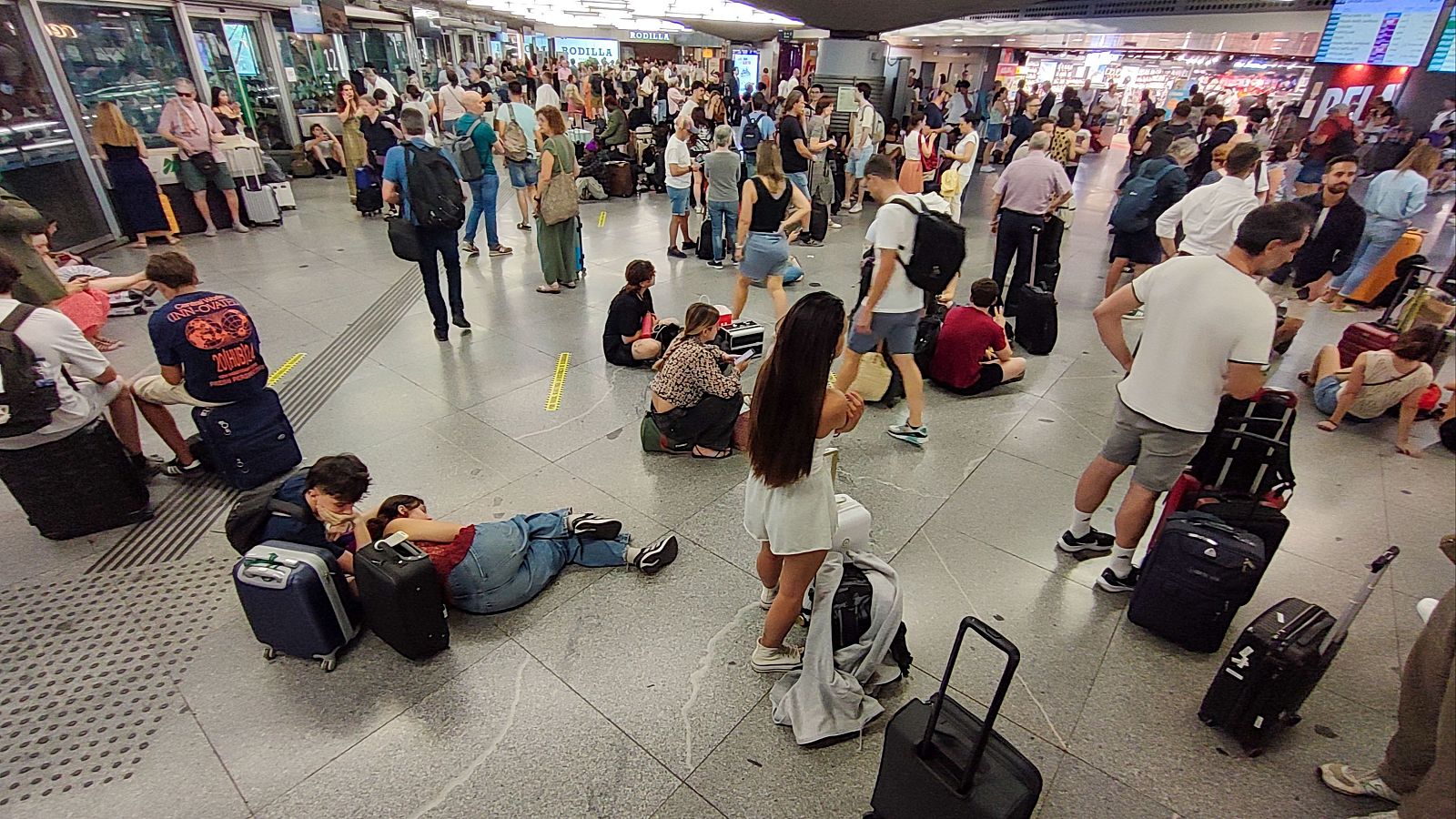 Nueva jornada de caos en los trenes de alta velocidad | Ver