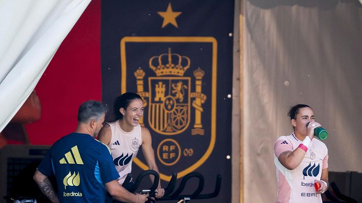 Los Deportes de La1 - Aitana Bonmatí y Cata Coll entrenan por separado de cara al debut de España en la Eurocopa ante Portugal