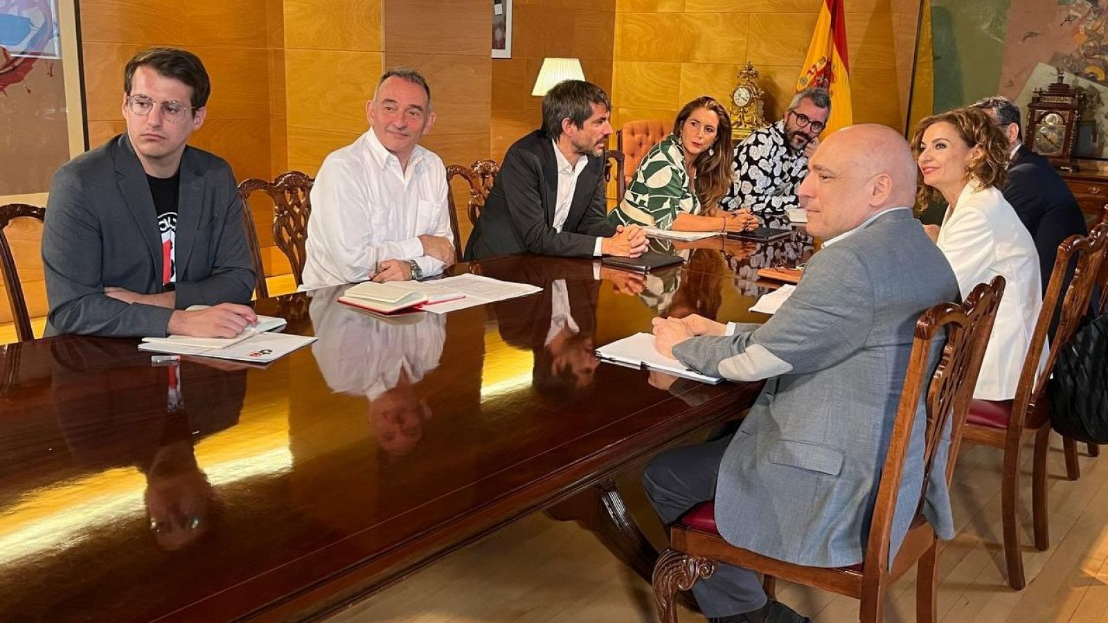PSOE y Sumar se reúnen en el Congreso - Informativo 24h | Ver