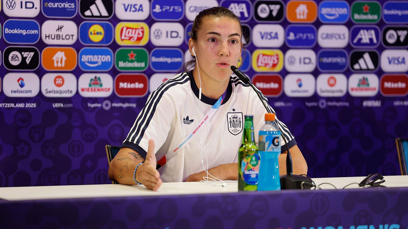 Patri Guijarro: "Ahora pensamos en fútbol y no en luchar" - Eurocopa | Ver