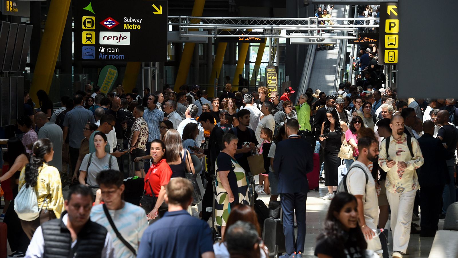 La Terminal 4 de Barajas recupera la normalidad - La tarde en 24h | Ver