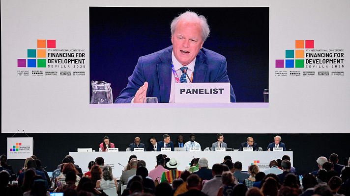 Telediario 2 - Los recortes en ayuda al desarrollo ahondan la crisis global que multiplica muertes y amenaza a la democracia