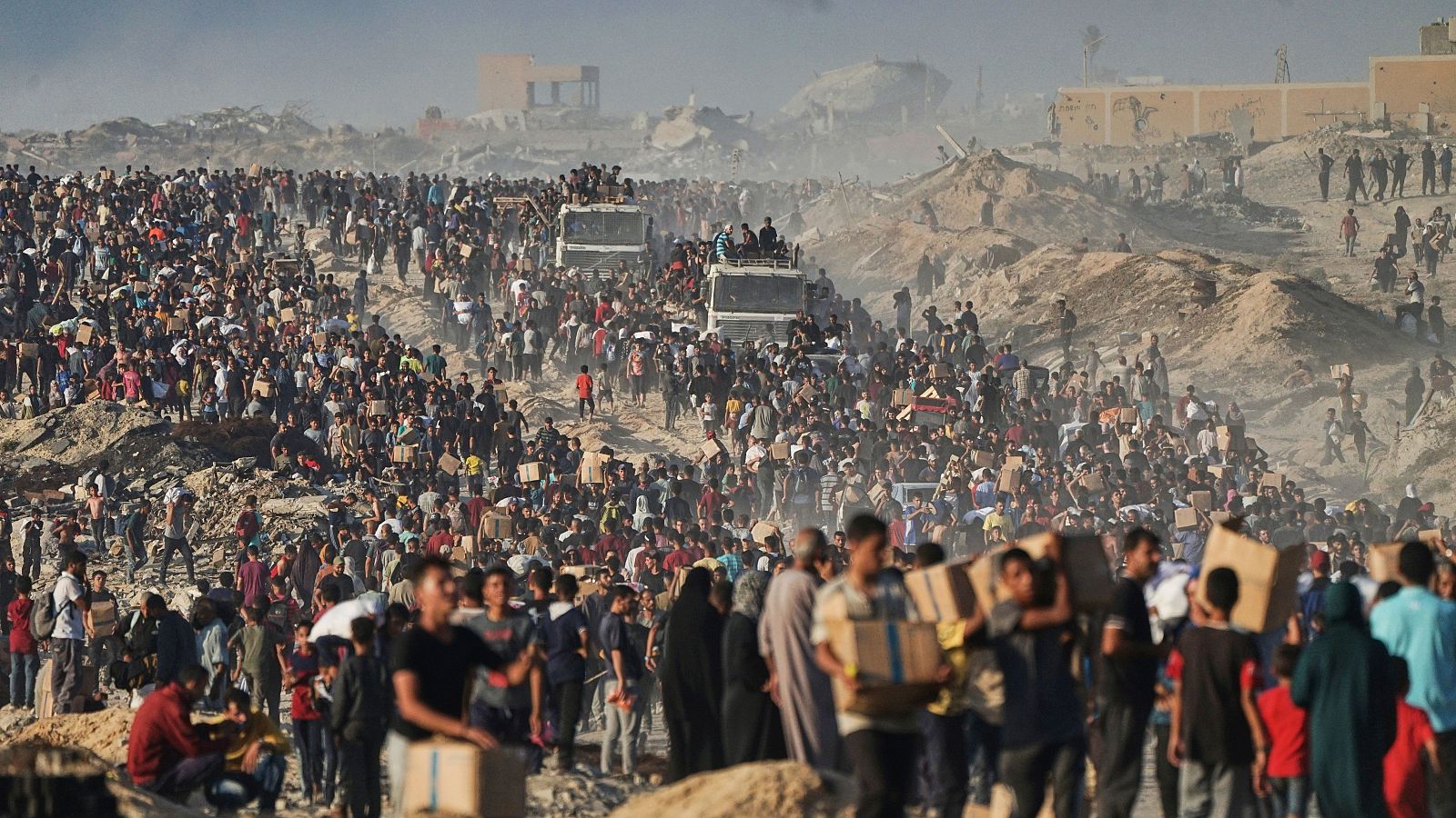 Una investigación desvela la violencia con la que mercenarios de EE.UU. tratan a los palestinos en los repartos de comida | Ver